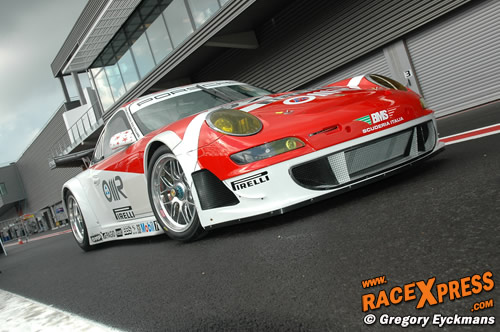 De Porsche 997 GT3 RSR met startnummer 97 van BMS